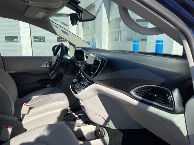 2017 Chrysler Pacifica Hybrid Touring Plus