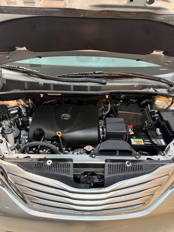 2017 Toyota Sienna LE 8-Passenger