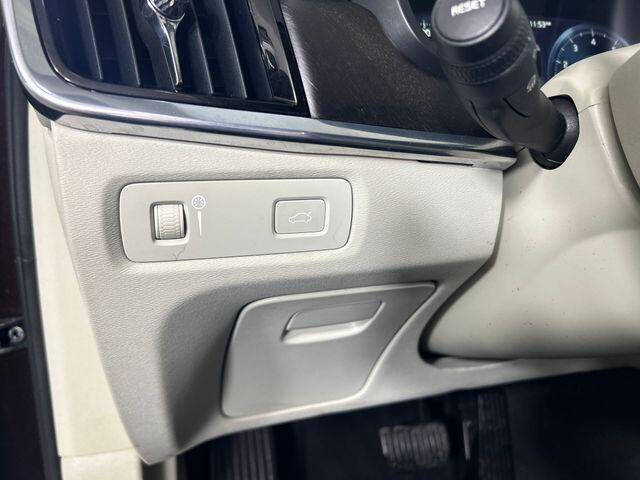 2017 Volvo V90 Cross Country T6