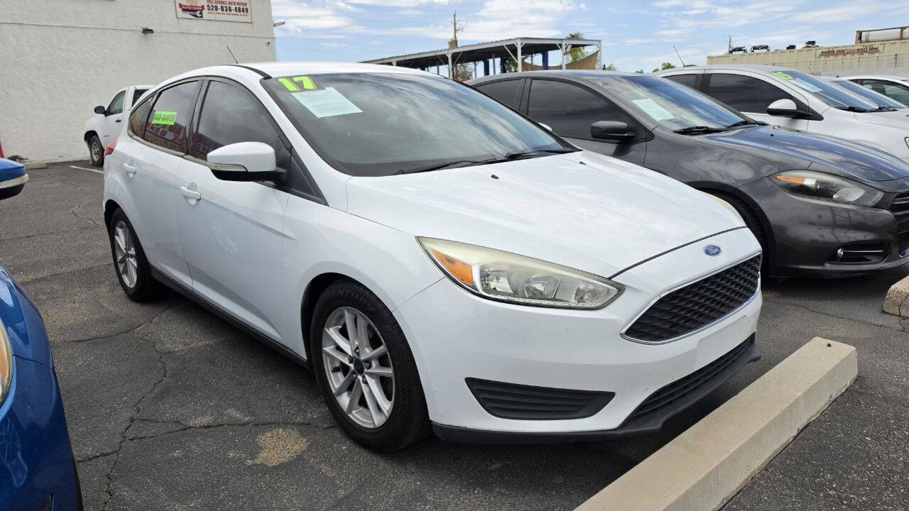 White 2017 Ford Focus SE SE 4dr Hatchback 1