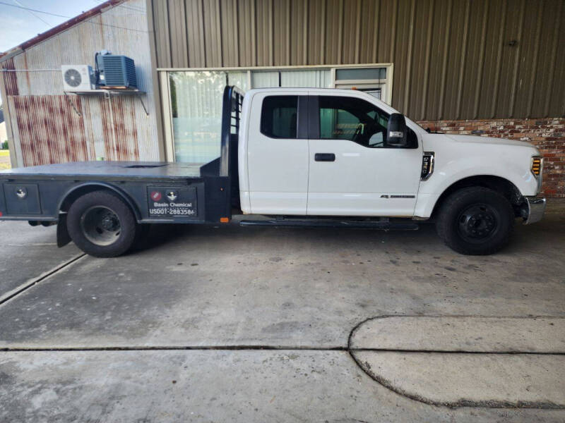 2019 Ford F-350 Super Duty Chassis Cab XL photo 4