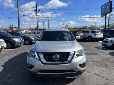 2017 Nissan Pathfinder for sale at TIGER AUTO SALES INC in Redford MI