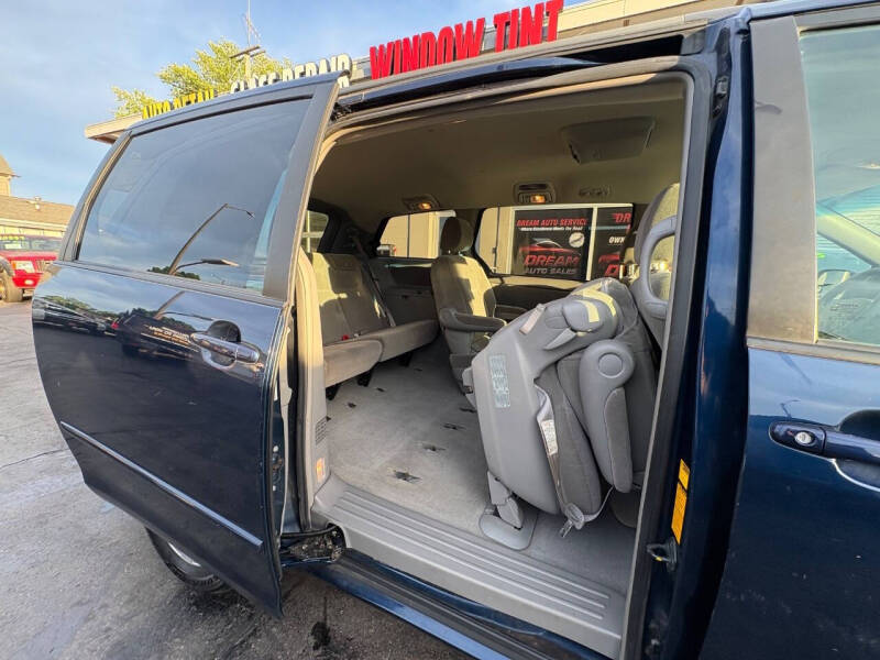 2004 Toyota Sienna LE 7 Passenger