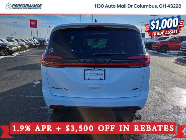 2026 Chrysler Pacifica Select