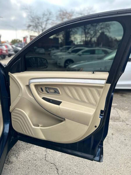 2016 Ford Taurus SE