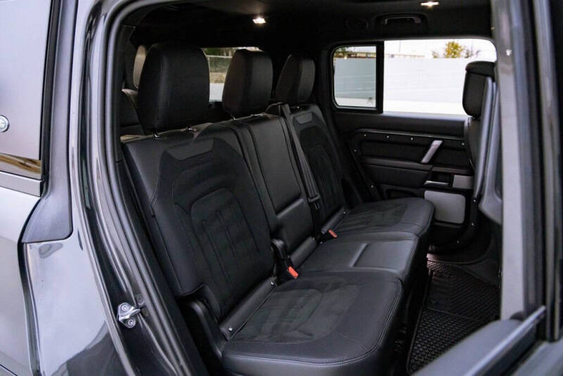 2024 Land Rover Defender 130 V8 P500