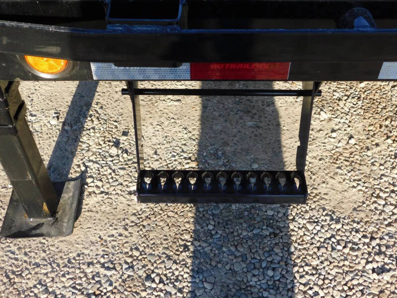 2026 PJ Trailers LS 20+5 Gooseneck with 7k Axle