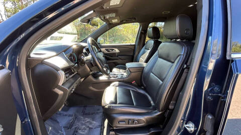 2023 Chevrolet Traverse LT Leather