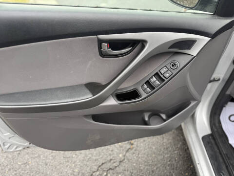 2014 Hyundai Elantra SE