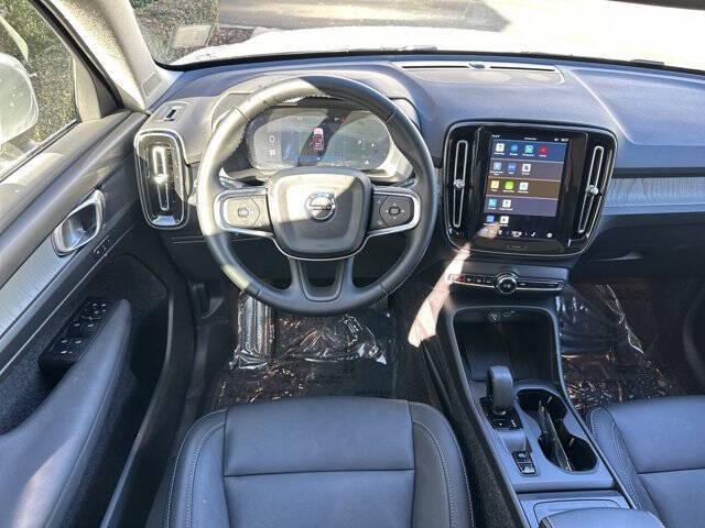 2025 Volvo XC40 B5 Core Bright Theme