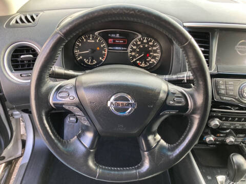 2018 Nissan Pathfinder SV