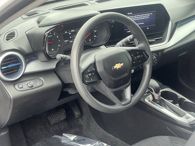 2025 Chevrolet Trax LS