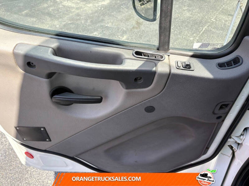 2018 Freightliner M2 106