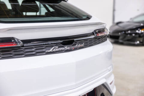 2025 Lamborghini Urus SE