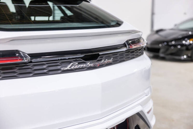 2025 Lamborghini Urus SE