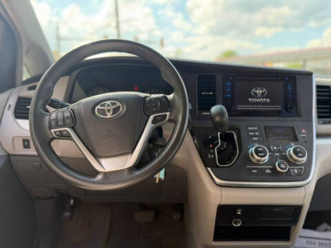 2015 Toyota Sienna LE 7-Passenger