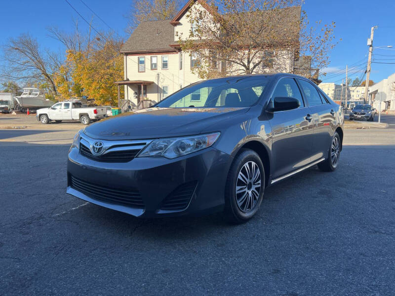 2014 Toyota Camry LE photo 19