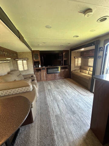 2017 Coachmen RV Freedom Express Liberty Editio