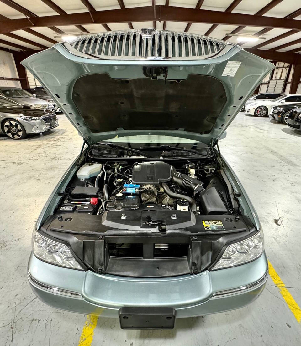 2004 Lincoln Town Car for sale at Carnival Car Company in Victoria, TX