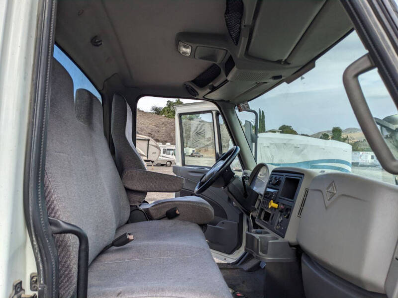 2019 International 4300 24 ft Cab Chassis(CDL)