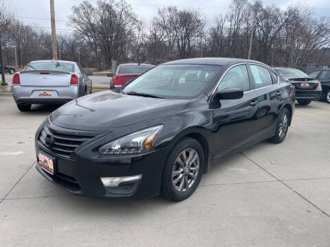 2015 Nissan Altima for sale at Azteca Auto Sales LLC in Des Moines IA