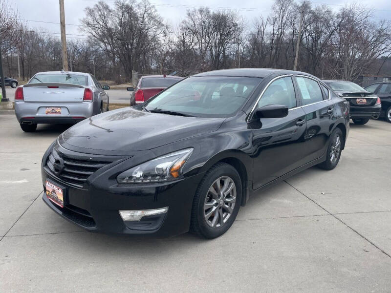 2015 Nissan Altima for sale at Azteca Auto Sales LLC in Des Moines IA