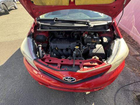 2014 Toyota Yaris 5-Door LE