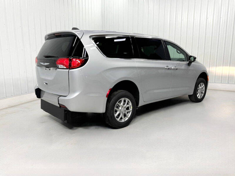 2026 Chrysler Voyager LX