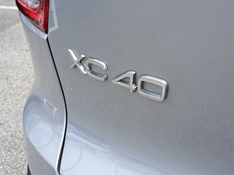 2024 Volvo XC40 B5 Plus Bright Theme