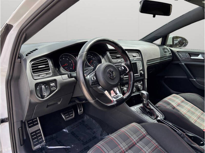 2017 Volkswagen Golf GTI S