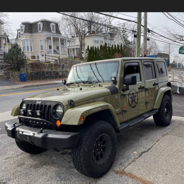 2013 Jeep Wrangler Unlimited Sahara photo 2