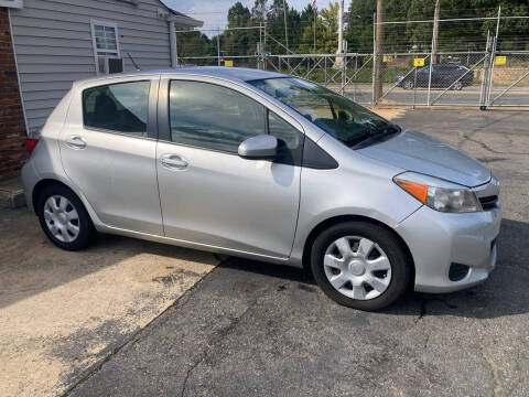 2013 Toyota Yaris 5-Door LE