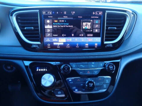 2027 Chrysler Pacifica Select