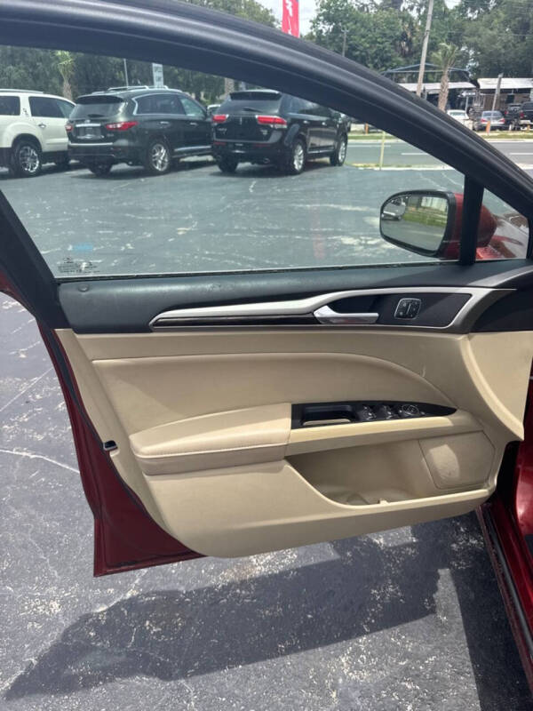 2014 Ford Fusion SE