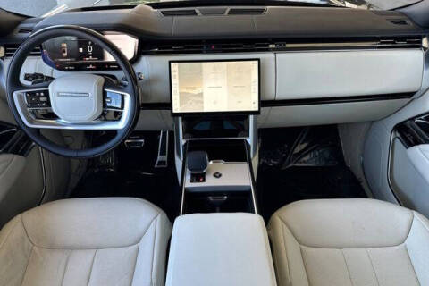 2025 Land Rover Range Rover P400 SE LWB