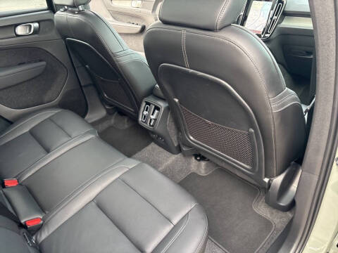 2025 Volvo XC40 B5 Plus Bright Theme