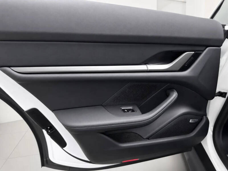 2025 Porsche Taycan
