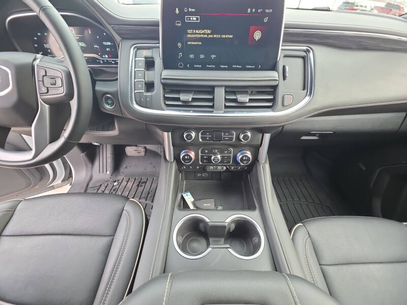 2023 GMC Yukon XL SLT