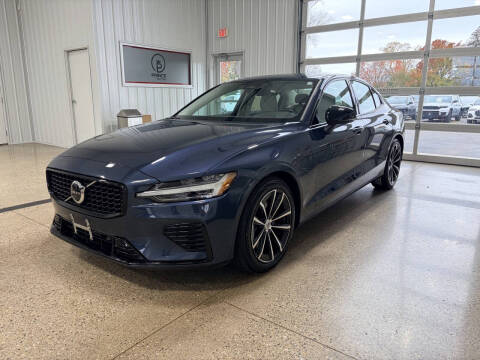 2024 Volvo S60 Recharge T8 Core Dark Theme