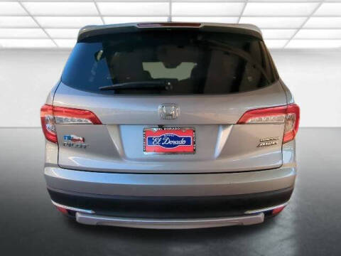 2022 Honda Pilot Touring w/Rear Captain's Chairs