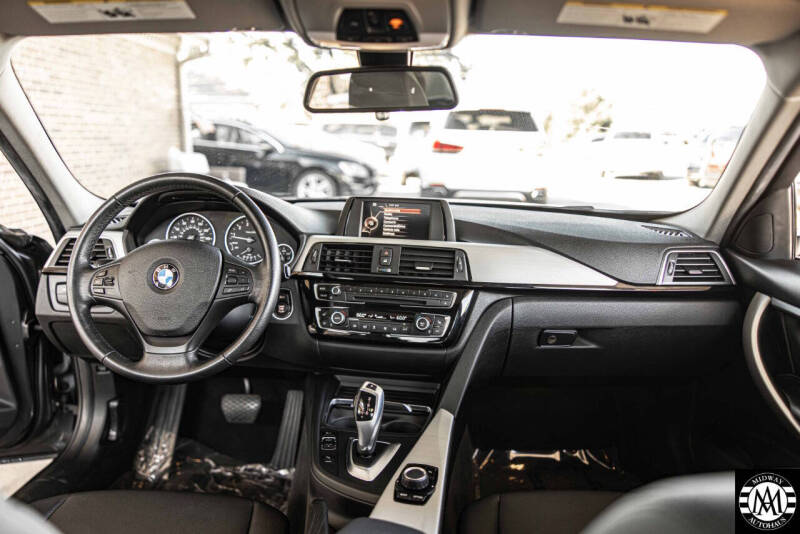 2017 BMW 3 Series 320i xDrive