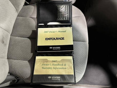 2007 Hyundai Entourage SE