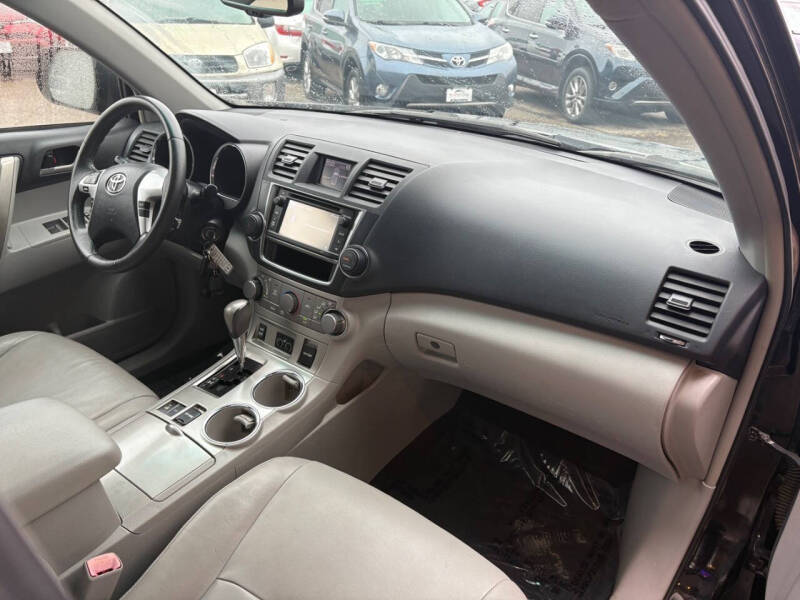 2013 Toyota Highlander SE