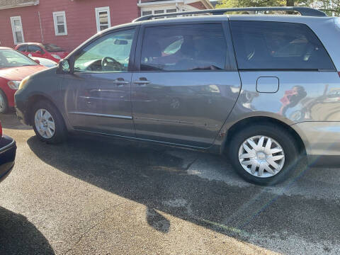 2005 Toyota Sienna for sale at Duke Automotive Group in Cincinnati OH