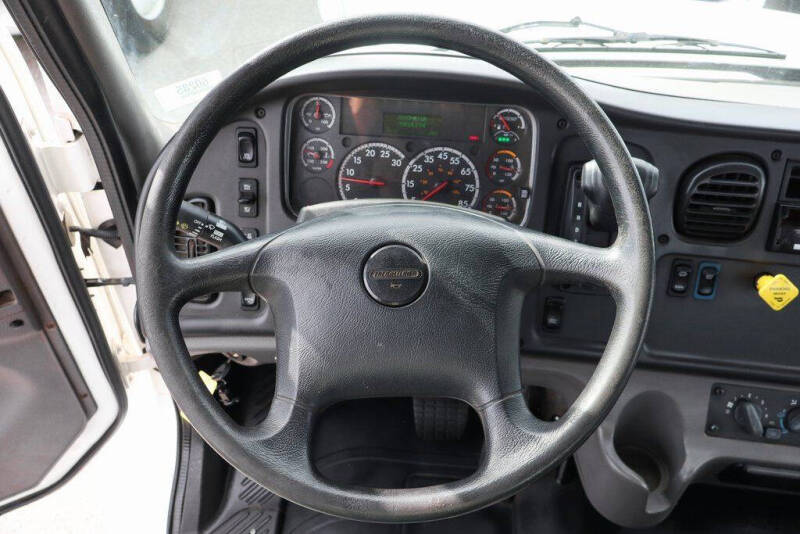 2019 Freightliner M2 106