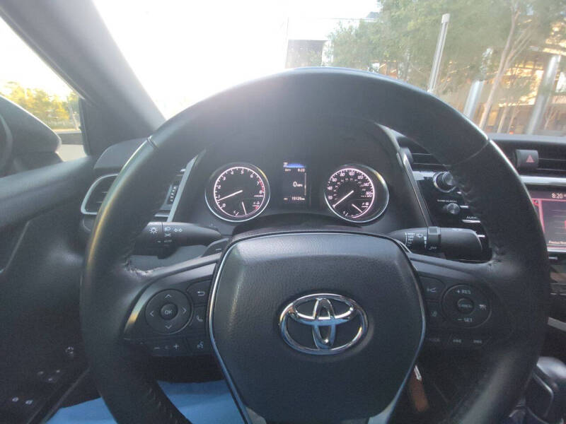 2020 Toyota Camry SE