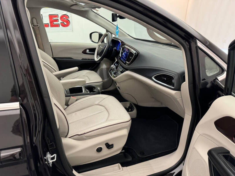 2019 Chrysler Pacifica Limited 35th Anniversary