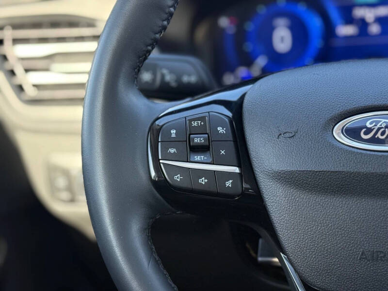 2022 Ford Escape Titanium