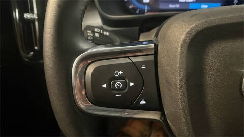 2025 Volvo XC40 B5 Plus Bright Theme