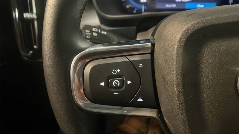 2025 Volvo XC40 B5 Plus Bright Theme